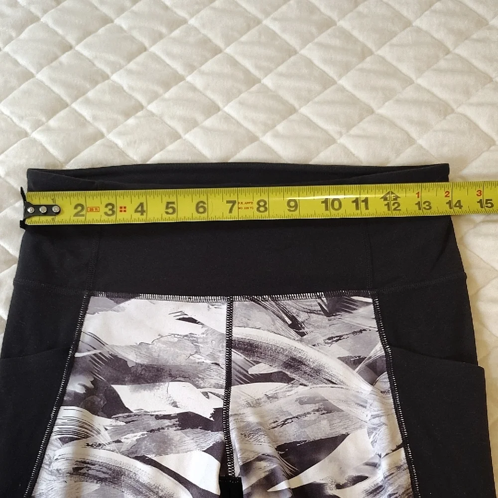 Athleta,Black and White Women's Leggings,Size M.